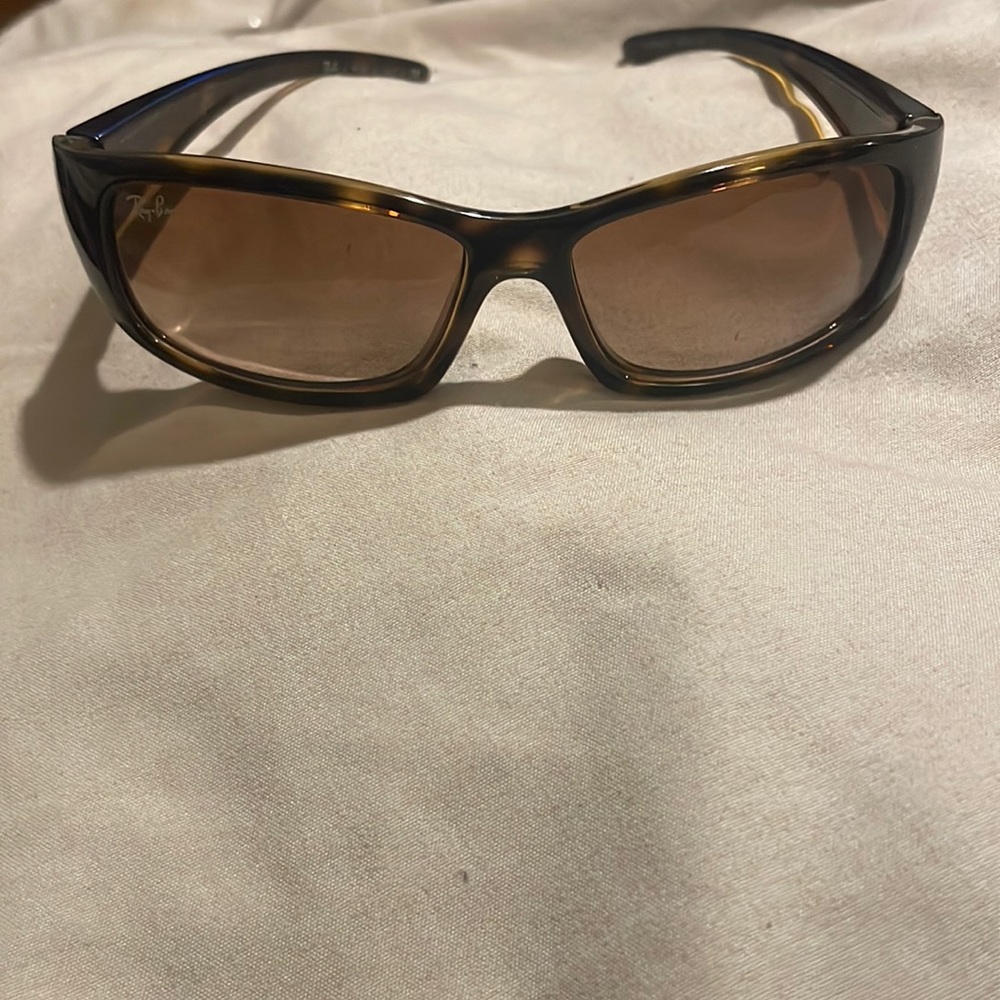 Kids ray-ban sunglasses like new so beautiful without case